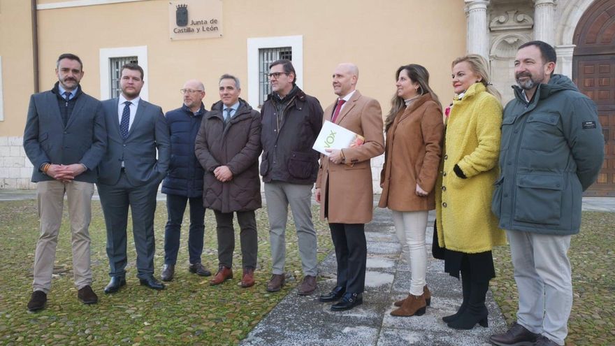 Vox pide mantener 160 cruces y placas de la Guerra Civil y el franquismo en Castilla y León