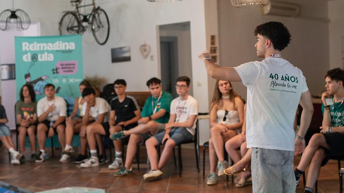 Los estudiantes extremeños alertan de que el 'tijeretazo' de Vox al Consejo de la Juventud amenaza los programas de salud mental en las aulas