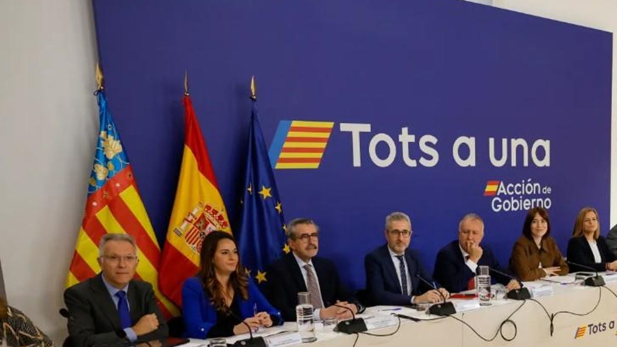 Roger Llanes, Zulima Pérez, José María Ángel, Arcadi España, Diana Morant y Pilar Bernabé en la constitución del comité de expertos para la reconstrucción tras la dana de 2024.