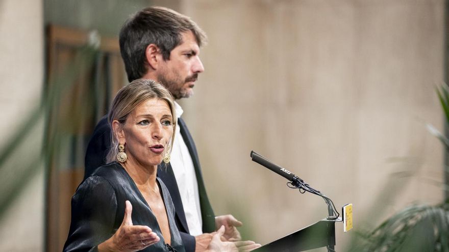 La vicepresidenta segunda del Gobierno y ministra de Trabajo y Economía Social, Yolanda Díaz, y el ministro de Cultura, Ernest Urtasun, ofrecen declaraciones a la prensa.