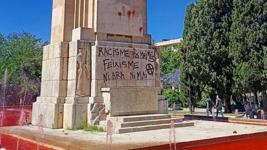 Una protesta contra el monumento que inauguró Franco en Mallorca eclipsa la concentración neonazi a favor de él