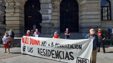 Pensionistas vascos se concentran en Bilbao para denunciar el "drama" y la "privatización" de las residencias de ancianos