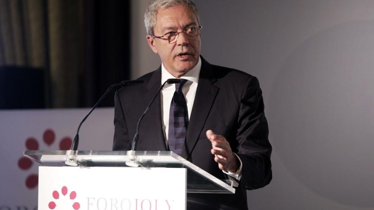 Velasco anuncia que la Junta hará "el mayor esfuerzo" para dotar de recursos "adecuados" la I+D de las universidades