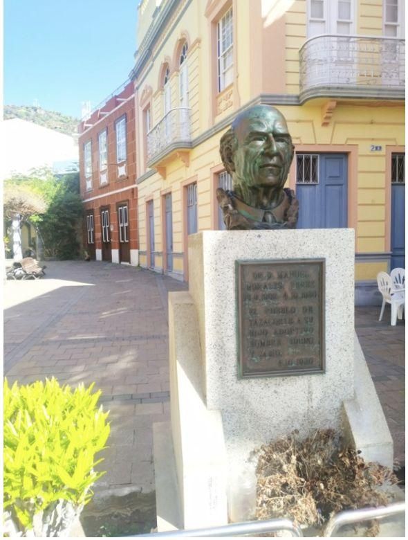 Monumento al Dr. Morales en la plaza Simón Guadalupe, conocida popularmente como de La Vica, en Tazacorte.