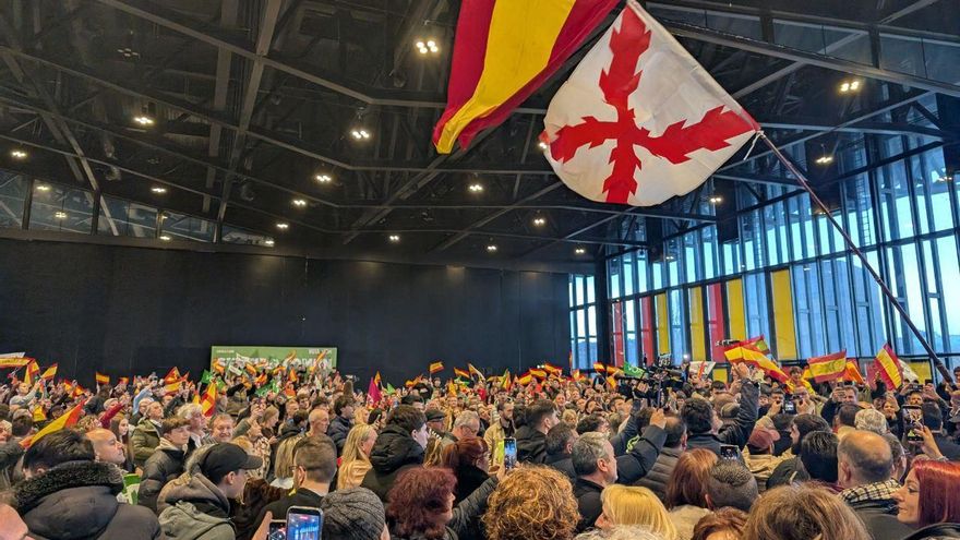 Abascal condiciona negociar con Mañueco a que se disculpe por decir que a Vox le gustaría “tirar seres humanos al mar”