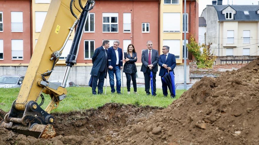La presidenta de Cantabria, María José Sáenz de Buruaga, ha presidido este miércoles el inicio de las obras de las 19 viviendas de protección oficial en régimen de alquiler y a precios asequibles que el Gobierno regional va a construir en Reinosa