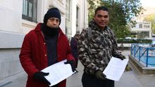 Dos solicitantes de asilo con la queja presentada ante Ministerio de Trabajo y Ayuntamiento