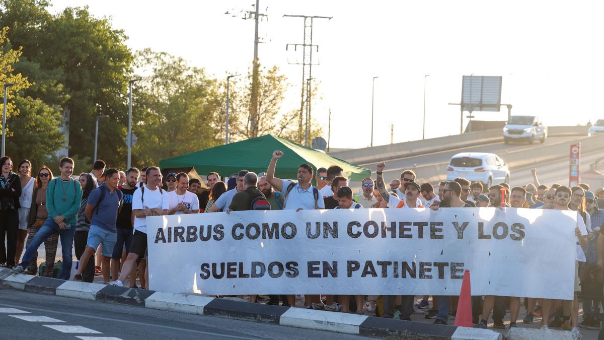 Piquete en una de las entradas de Airbus (Getafe), durante la huelga indefinida iniciada el pasado 24 de agosto.