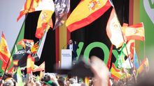 Abascal da a Sánchez Dragó algunas claves de su programa: menos impuestos, cadena perpetua y servicio militar