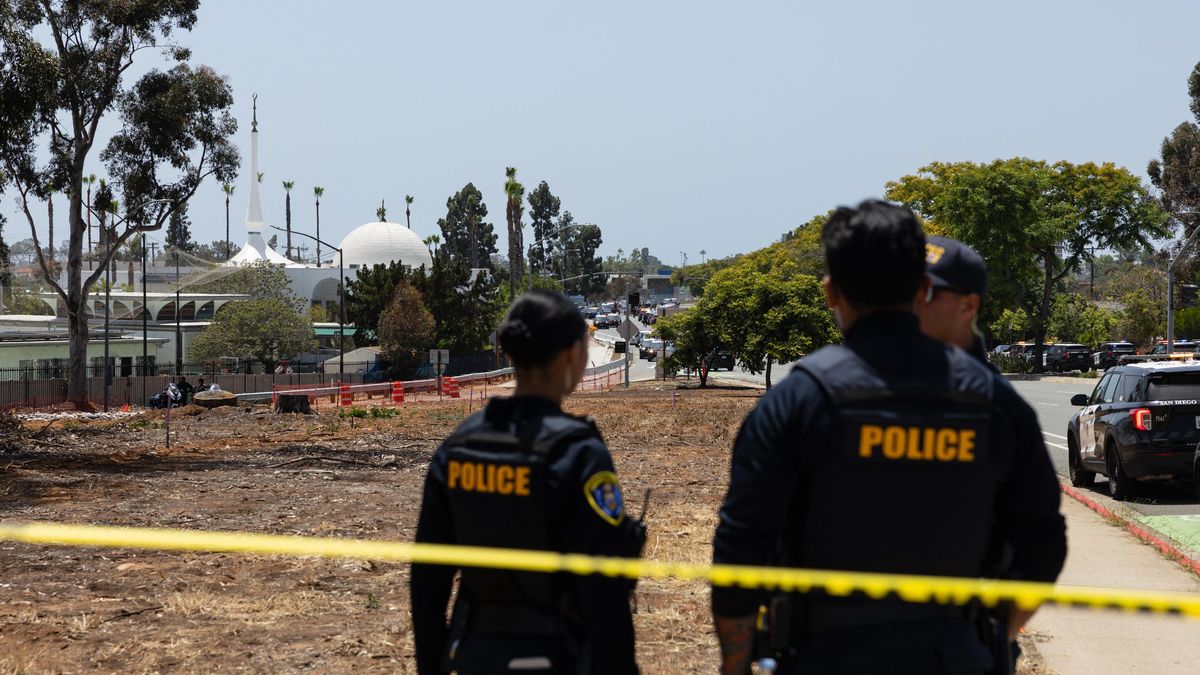 Cinco muertos, entre ellos los dos jóvenes asaltantes, en un ataque contra una mezquita en San Diego