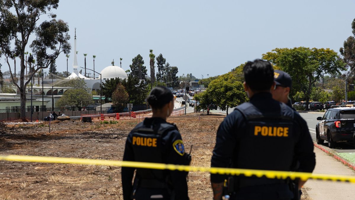Cinco muertos, entre ellos los dos jóvenes asaltantes, en un ataque contra una mezquita en San Diego