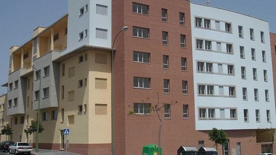 Clavijo matiza ahora que solo se podrá construir en suelo rústico vivienda protegida