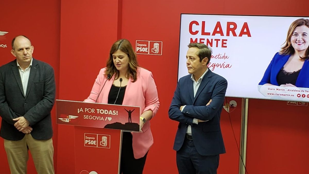 La candidata Clara Martín, con José Luis Aceves (izquierda) y José Bayón.