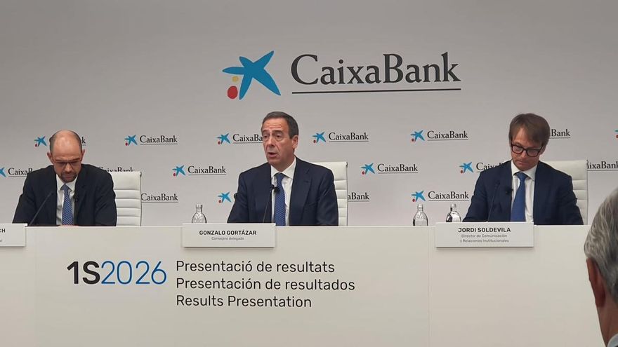 CaixaBank cambia el paso del sector y vuelve a contratar personal para oficinas: "Nuestros clientes quieren ver personas"