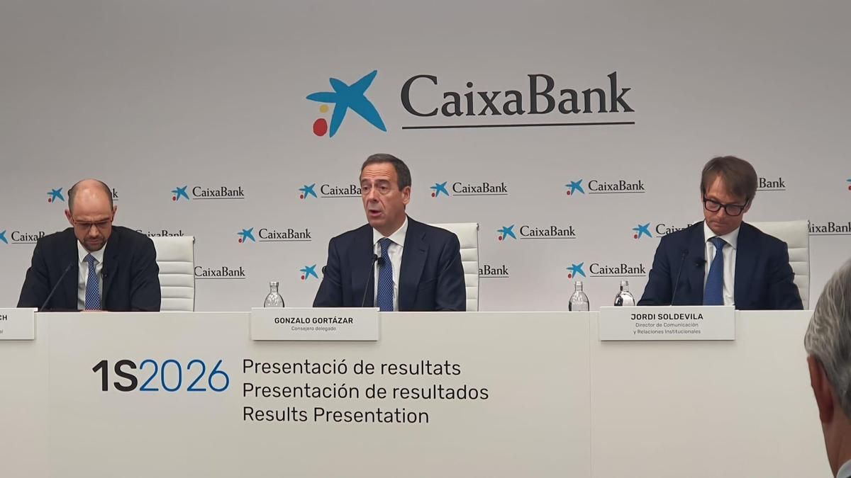 CaixaBank cambia el paso del sector y vuelve a contratar personal para oficinas: "Nuestros clientes quieren ver personas"