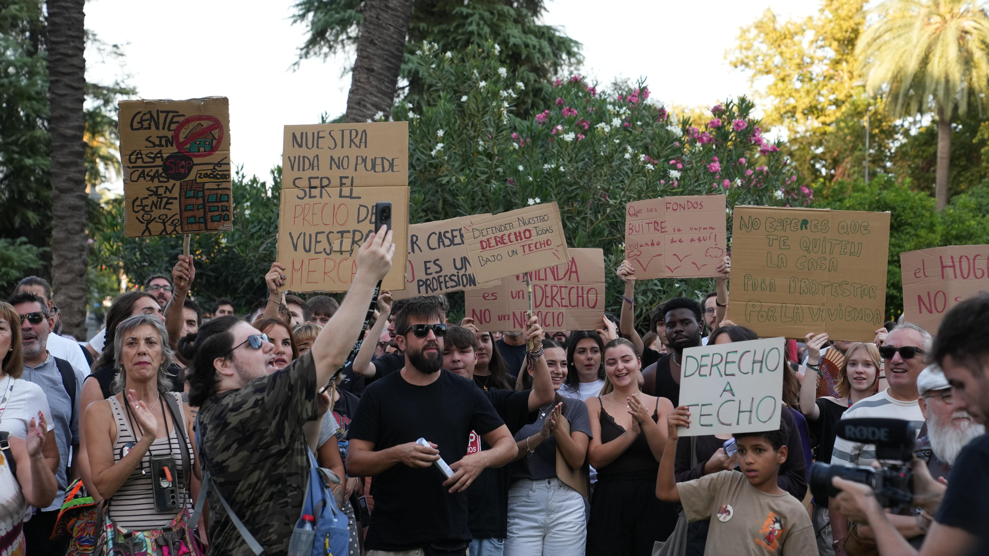 Concentración en Córdoba por la vivienda tras el desahucio de Maricarmen
