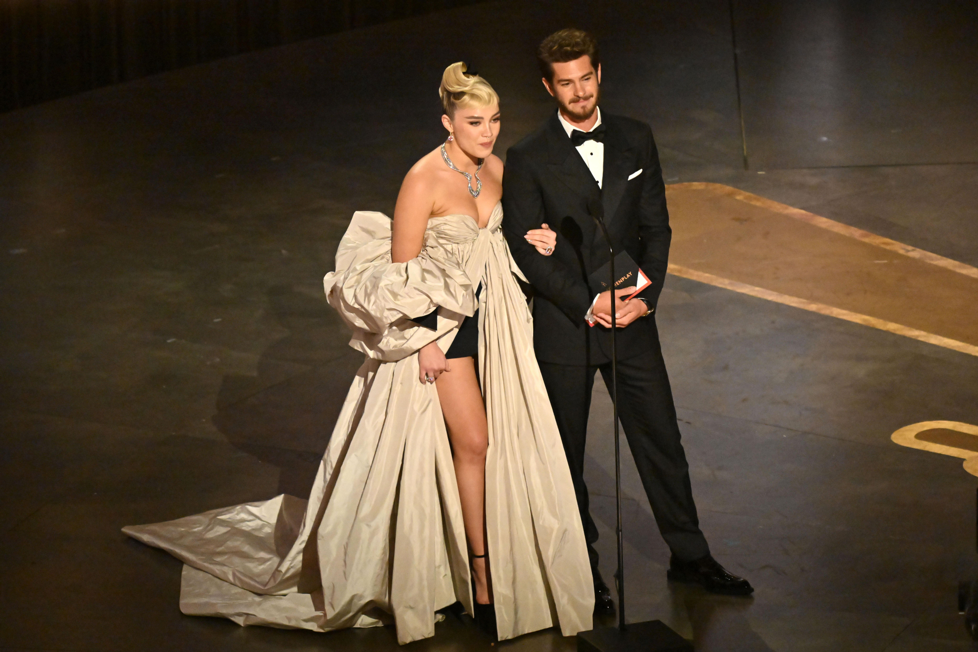 Florence Pugh y Andrew Garfield, presentadores de uno de los premios