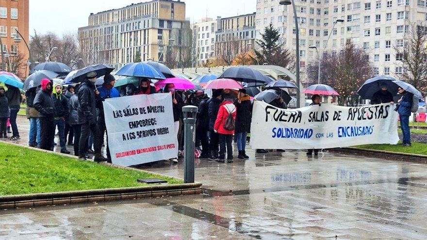 La jueza absuelve a los cinco activistas que protestaron contra un casino en Gamonal