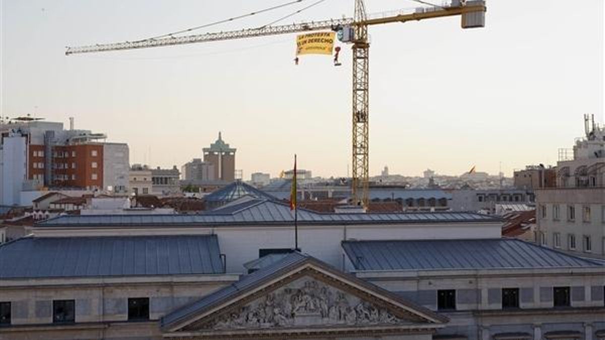 Protesta de Greenpeace en el Congreso contra la 'ley mordaza'