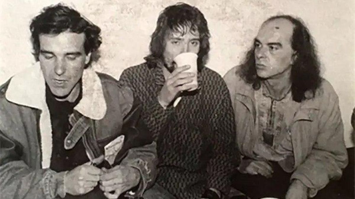 Arqueología urbana y sentimental del edificio de Tetuán donde Extremoduro grabó su primer disco