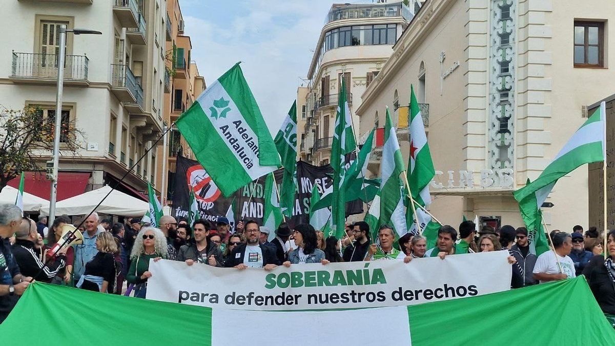 Partidos de izquierda marchan en Sevilla por el 4D como "Día Nacional de Andalucía"