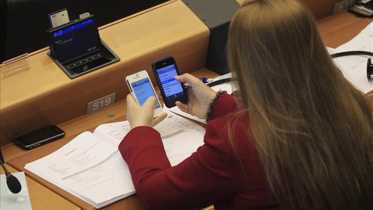 Los eurodiputados dan luz verde al fin del "roaming" para diciembre de 2015