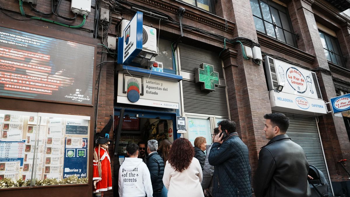 Venta de décimos de la Lotería del Niño en la víspera del sorteo de 2026.