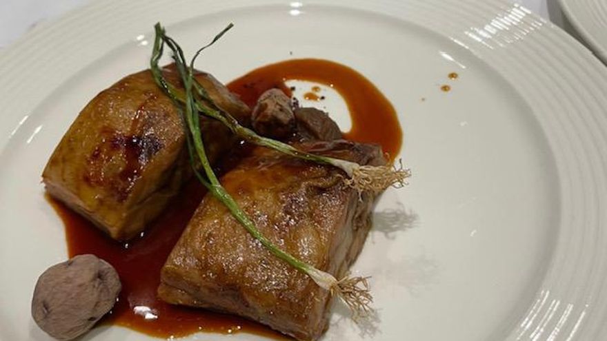 Cordero Embarrado con sus papitas arrugadas