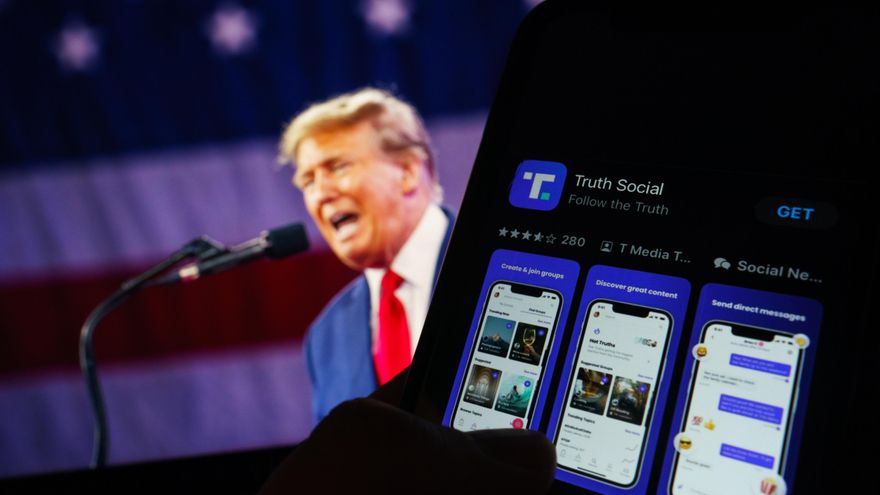 Trump reaparece con más de 40 mensajes en Truth Social tras rumores sobre su salud