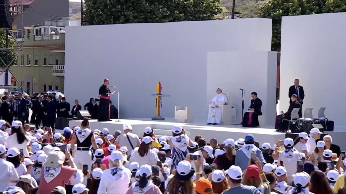 El Papa escucha en La Laguna, "ciudad sin murallas", testimonios de inclusión de migrantes