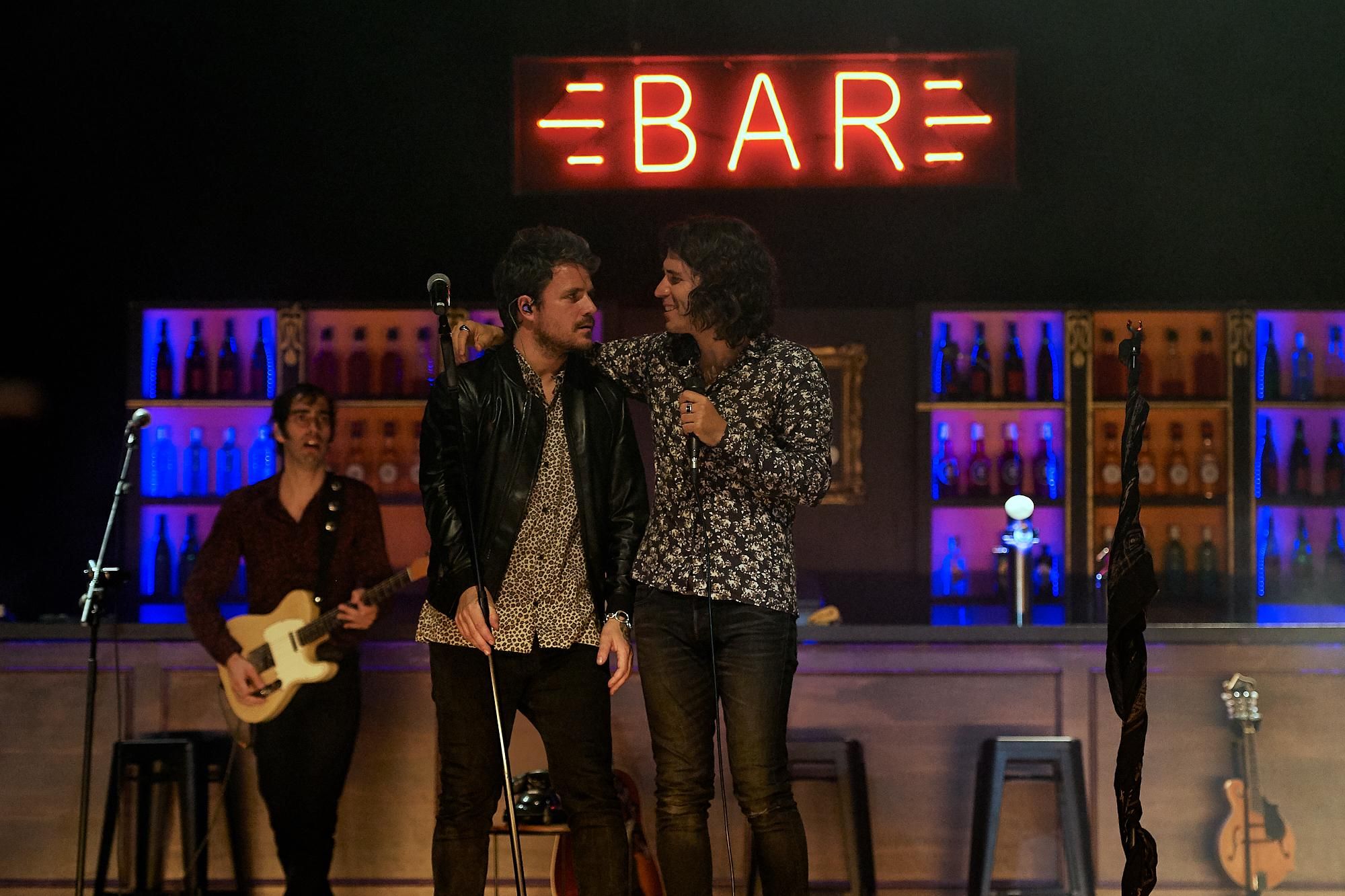 Dani Martín y Rulo subieron juntos las '32 escaleras' para poner el broche final al show. | EL REY LAGARTÓN