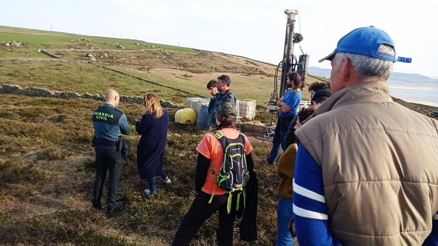 Vecinos paralizan y denuncian prospecciones ilegales para el parque eólico de El Escudo