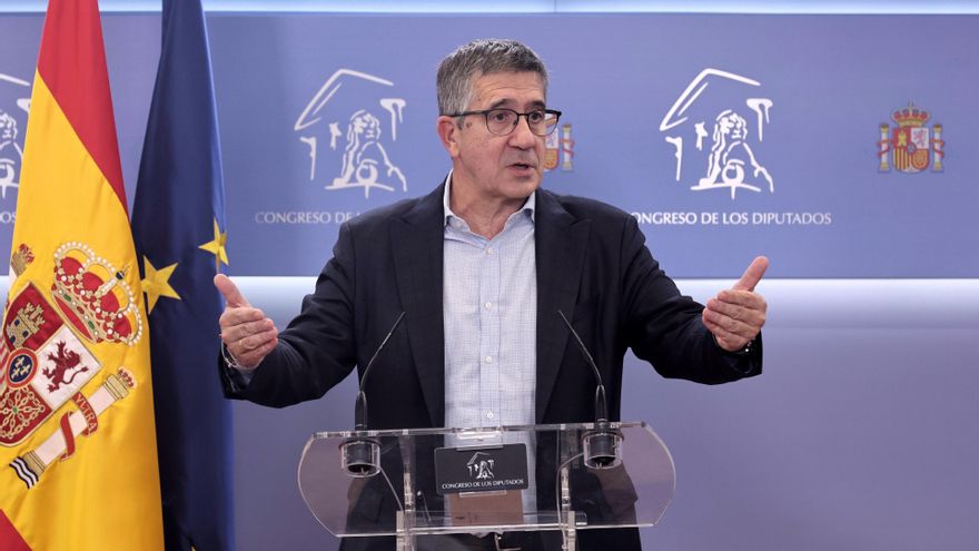 El portavoz socialista en el Congreso, Patxi López, en rueda de prensa