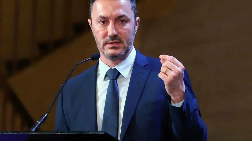 El Gobierno relevó del cargo al jefe de la Fuerza Aérea, Fernando Mengo