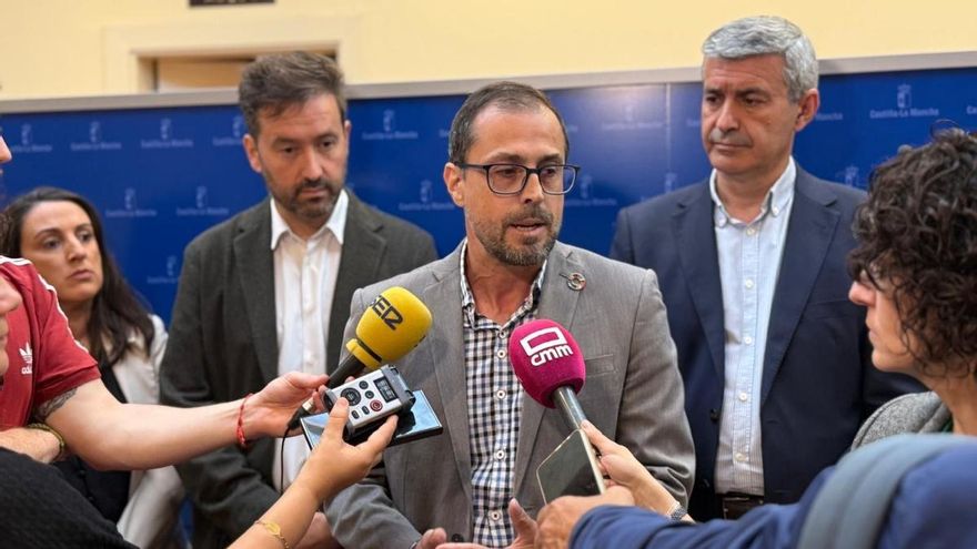 El viceconsejero de Medio Ambiente, José Almodóvar, en la constitución de la Mesa Provincial del Conejo de Monte de Toledo.