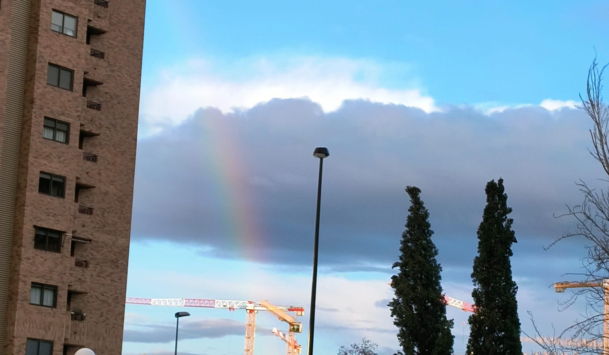 Arcoiris en grúas desde Aragonia