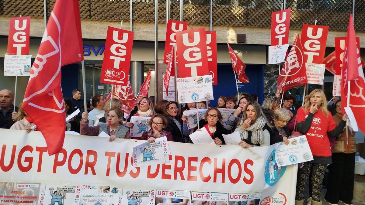UGT SP se concentra ante Atende para exigir el cumplimiento de los derechos de trabajadoras de ayuda a domicilio