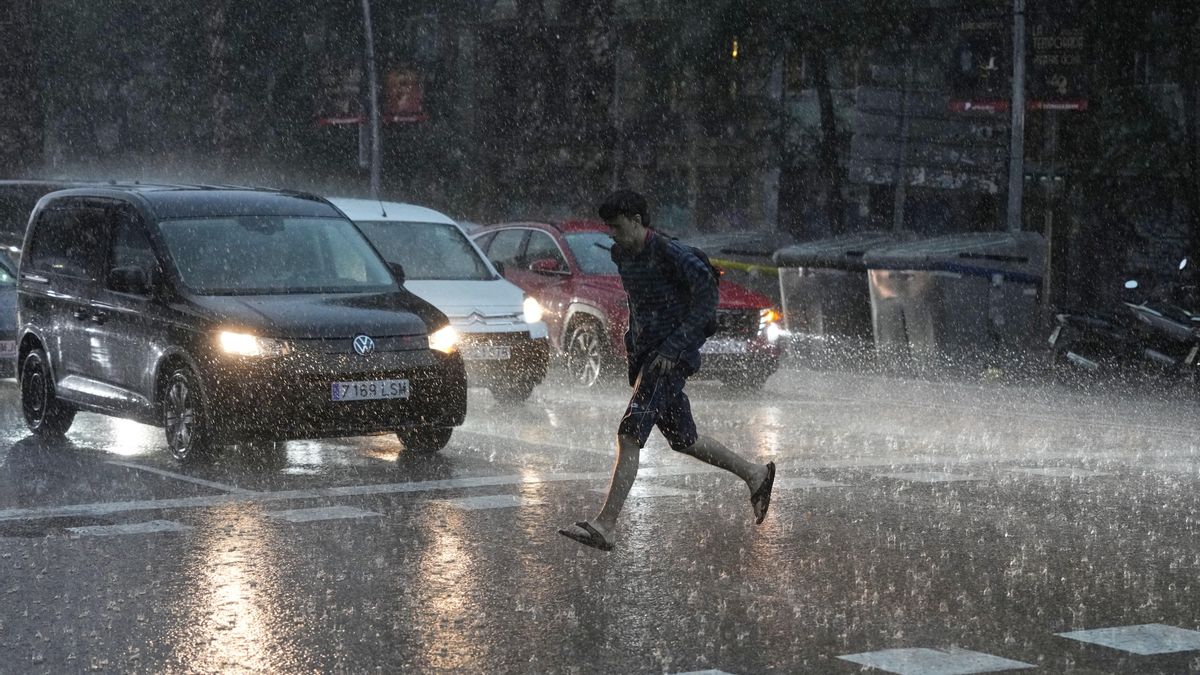 Aemet lanza un aviso especial por chubascos muy fuertes en el este de España desde el jueves hasta el lunes