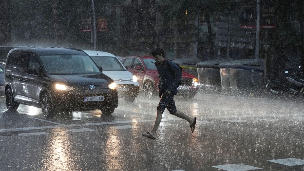 Aemet lanza un aviso especial por chubascos muy fuertes en el este de España desde el jueves hasta el lunes