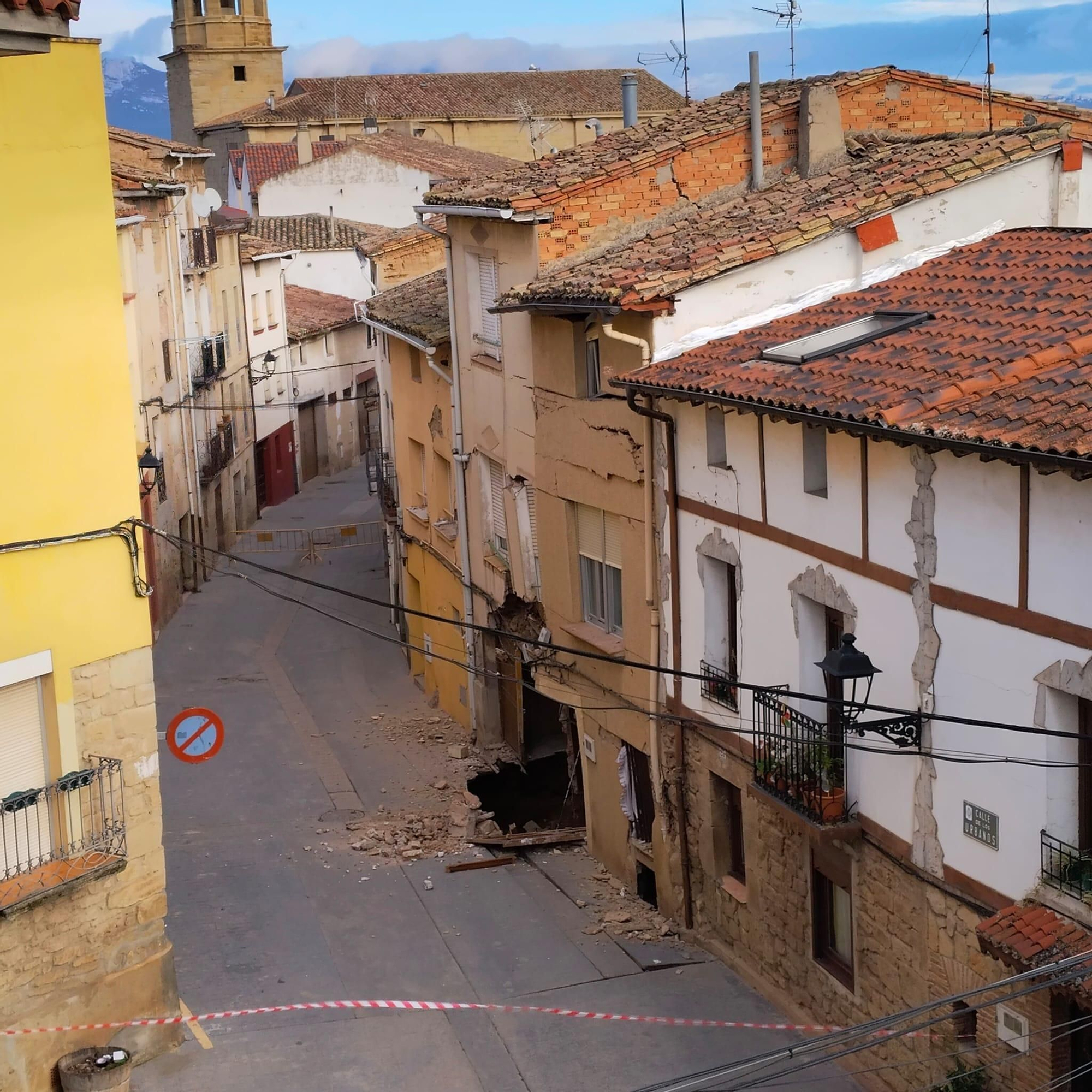 Estado del derrumbe este lunes, antes de que la casa colapsara por completo