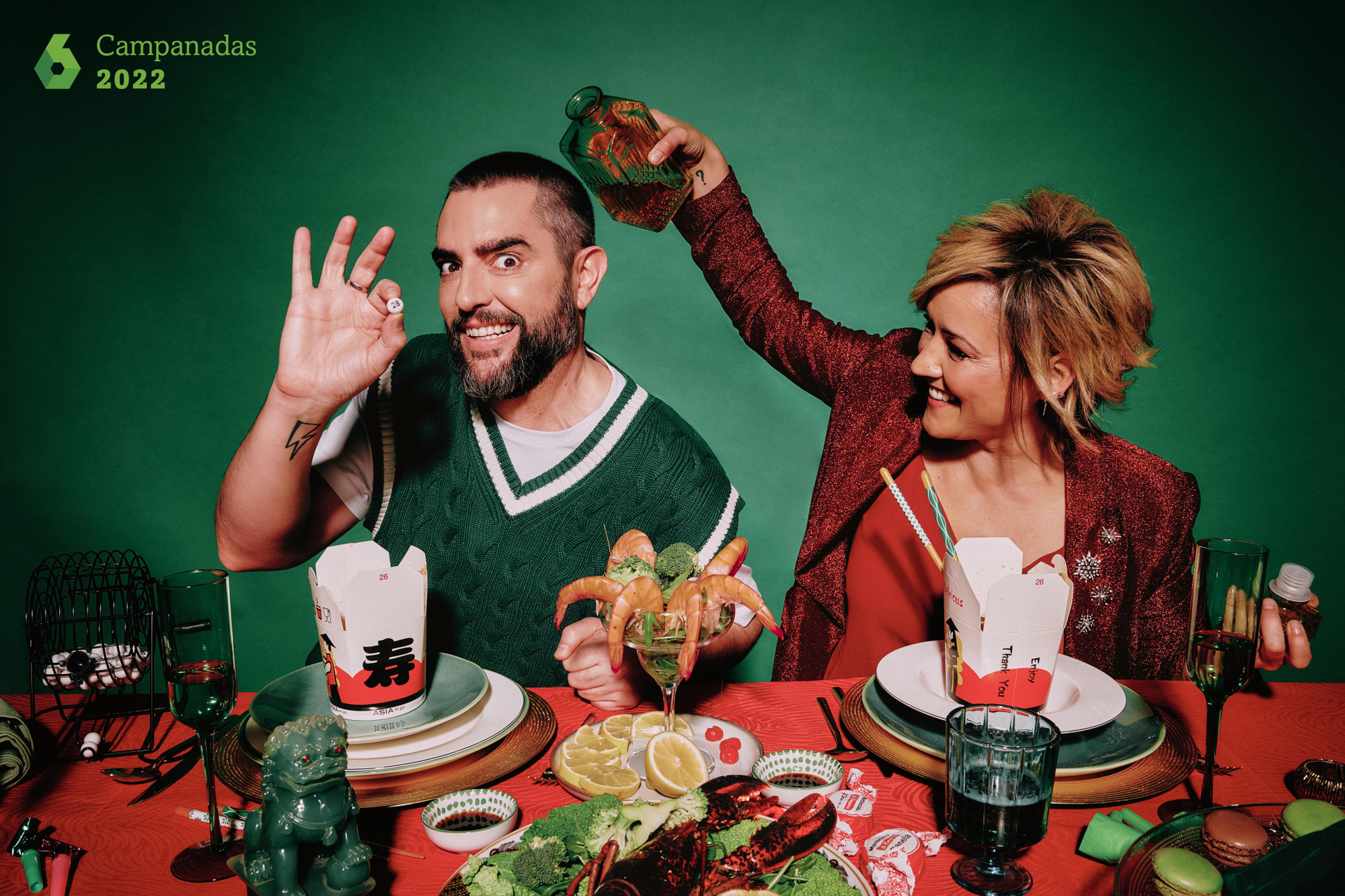 Pedroche y Chicote, y Cristina Pardo y Dani Mateo, posan como presentadores de 'Las Campanadas'