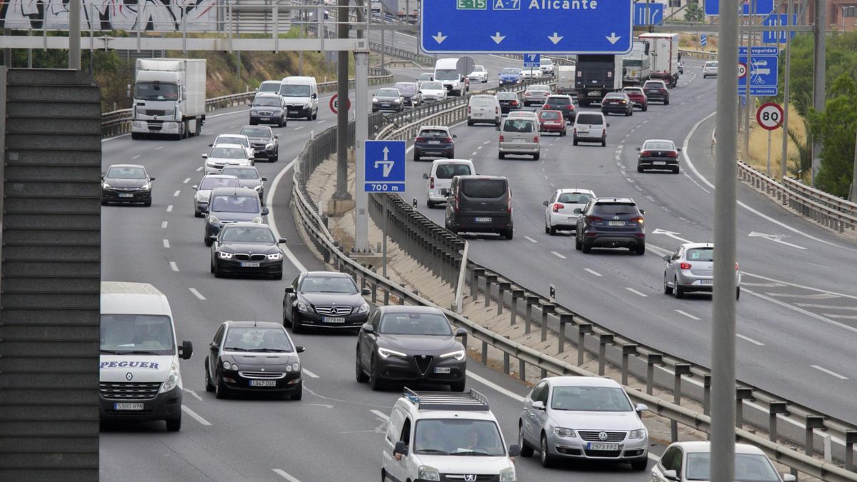 Vista del tráfico en una foto de archivo