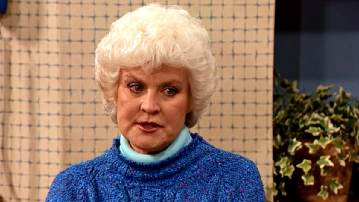 Muere a los 100 años Betty McGuire, la abuela Kate Malone que triunfó en la serie 'Los problemas crecen'