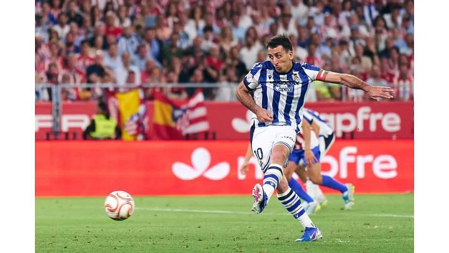 La Real Sociedad se corona en Sevilla y Donostia prepara una gran fiesta