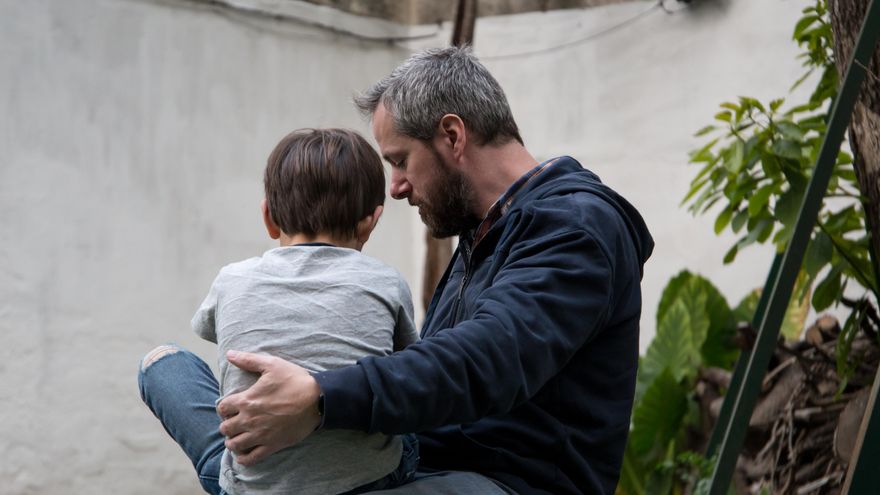 Juan fue pareja de Laura en el pasado pero no es el papá biológico de Franco. Sin embargo, ya desde neo, lo visitaba todos los días y juntos construyeron un vínculo como de padre e hijo, pero sin etiquetas.