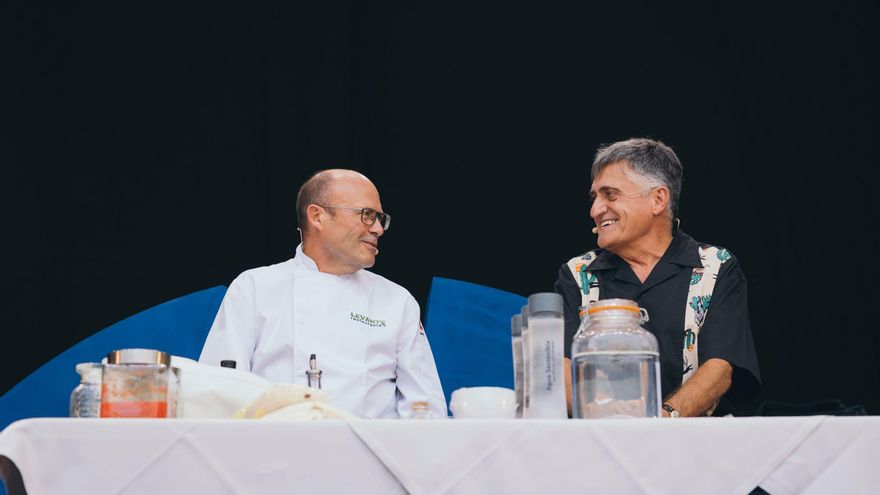 El cocinero valenciano Rafael Vidal junto al Gran Wyoming.