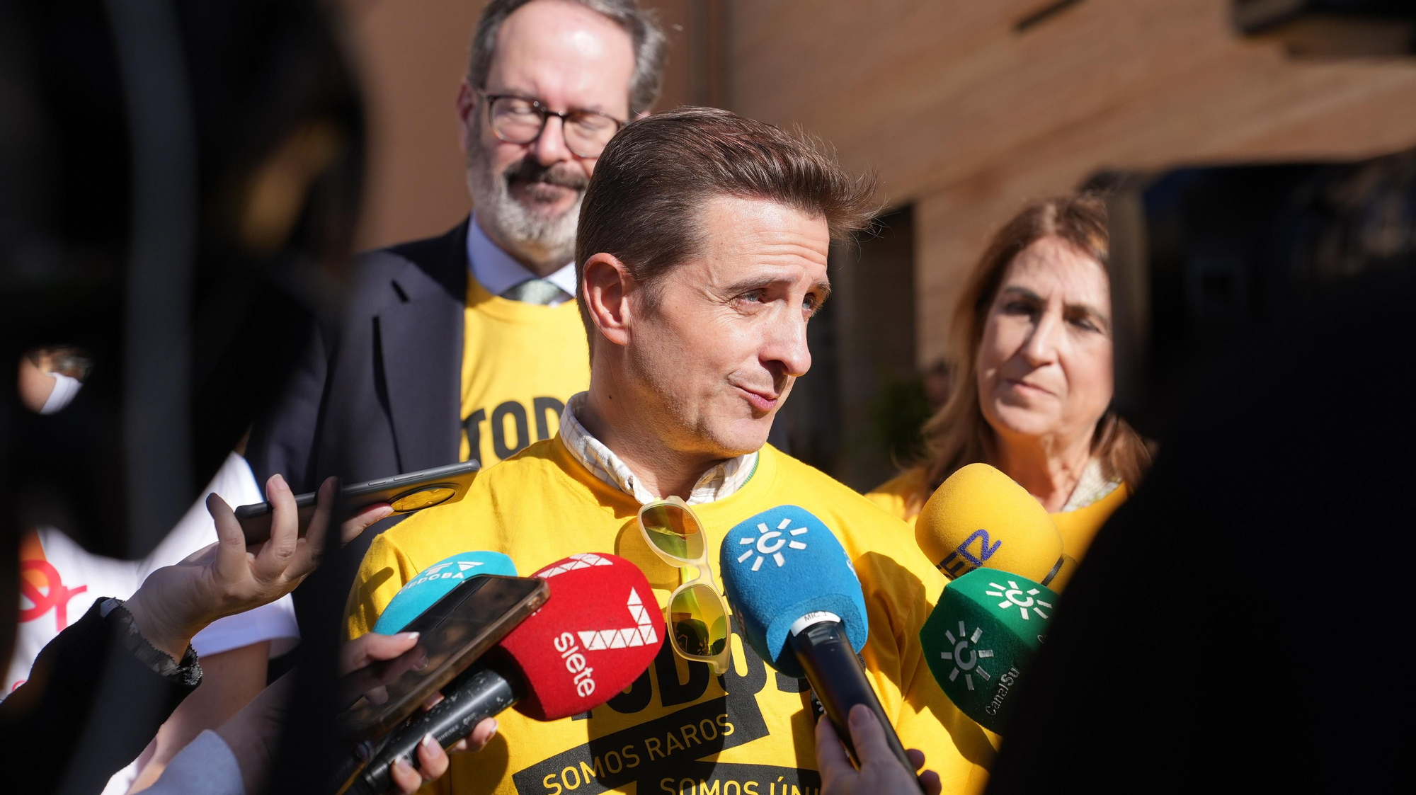 Córdoba abraza la Mezquita Catedral por las enfermedades raras