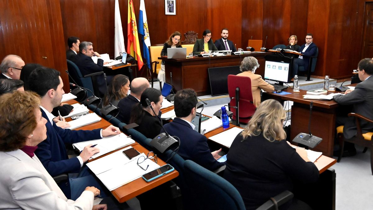 PSOE y PRC: enmiendas a la totalidad de unos presupuestos con "más deuda" y "contratos opacos"