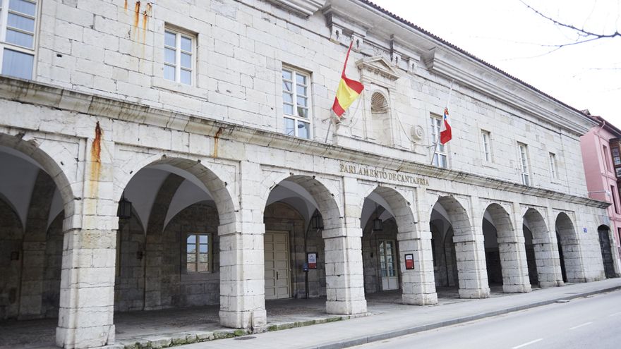 Exterior del Parlamento de Cantabria.