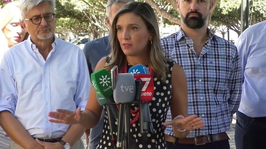 El PSOE andaluz critica que Moreno esté "de vacaciones sin dar la cara" frente al "drama" de los incendios de este verano